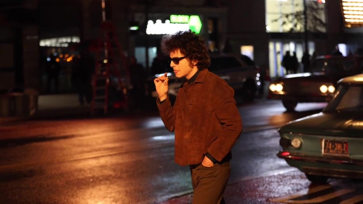 Timothée Chalamet jako mladý Bob Dylan v nově připravovaném hudebním filmu. Podoba tam rozhodně je, tvrdí fanoušci